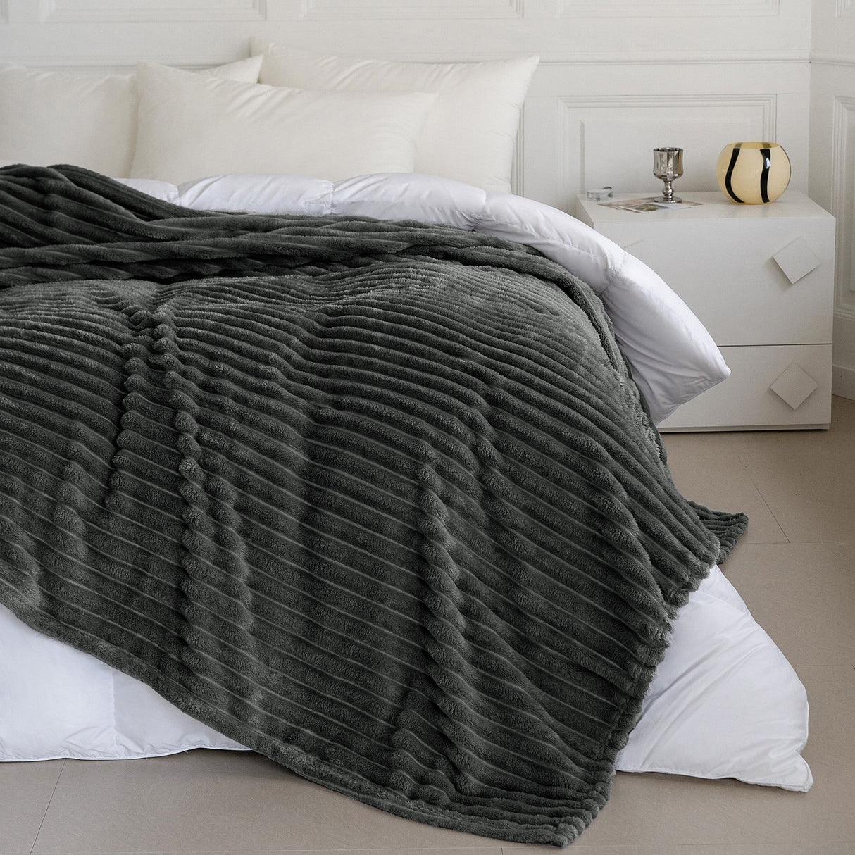 Velosso Super Soft Chunky Cord Blanket Throw
