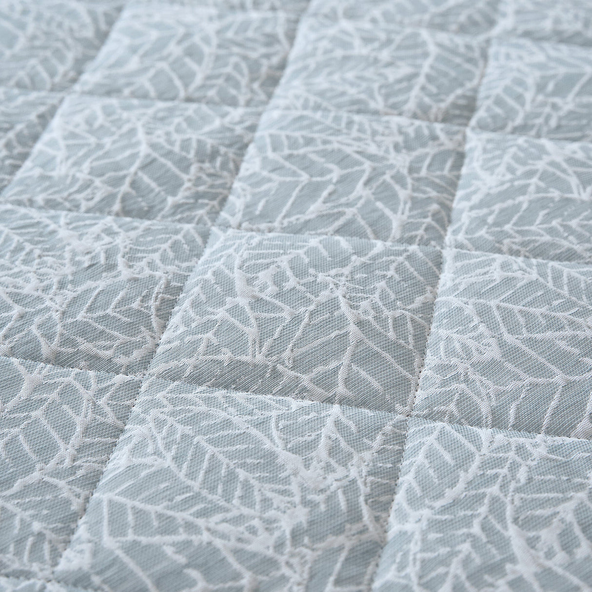 Velosso Ayda Jacquard Floral Quilted Bedspread Set