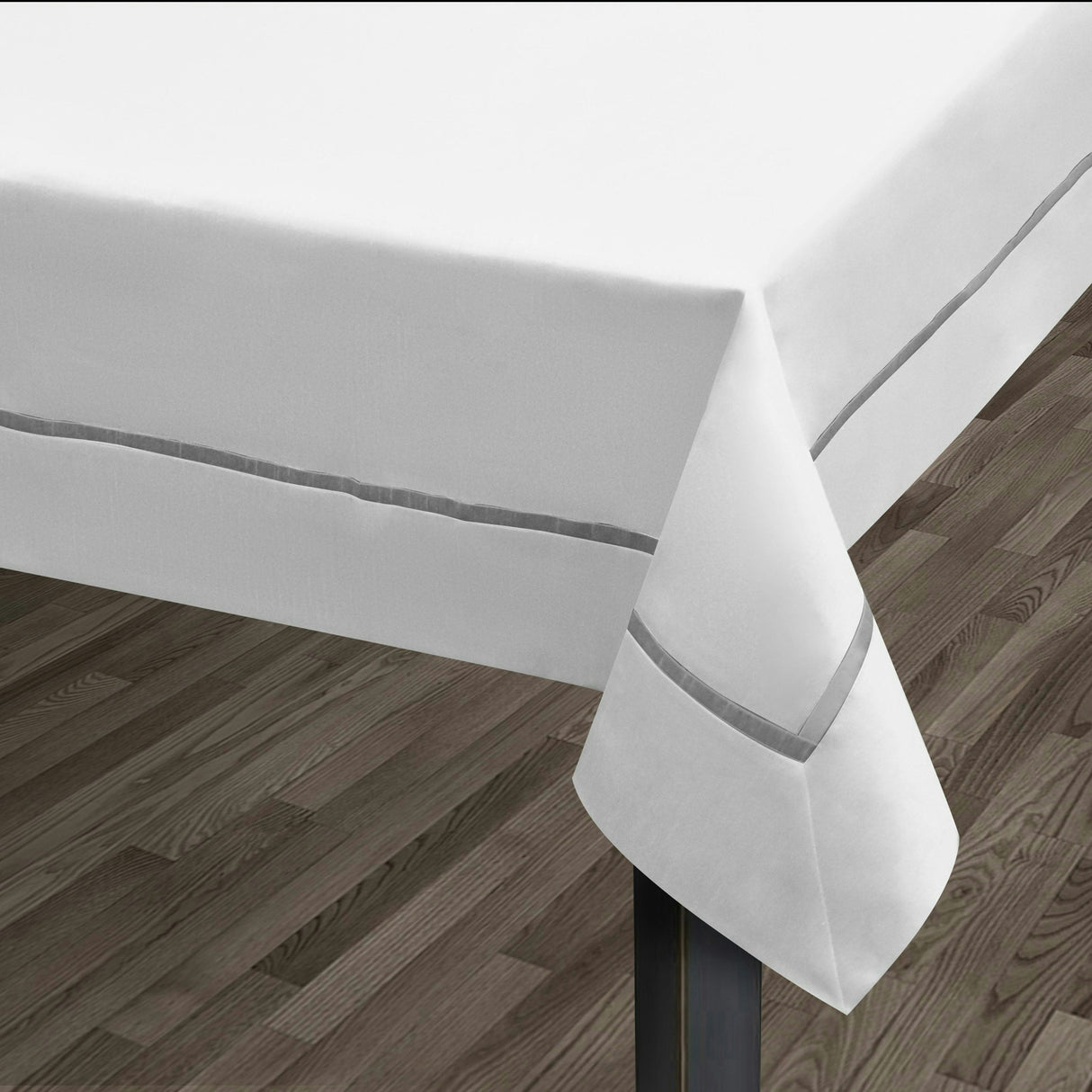 Kitchen Trends Kensington Bordered Tablecloth