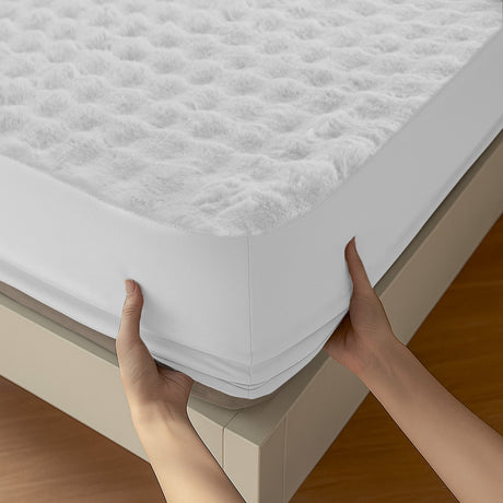 Sweet Dreams Alpine Bubble Faux Fur Fitted Sheet