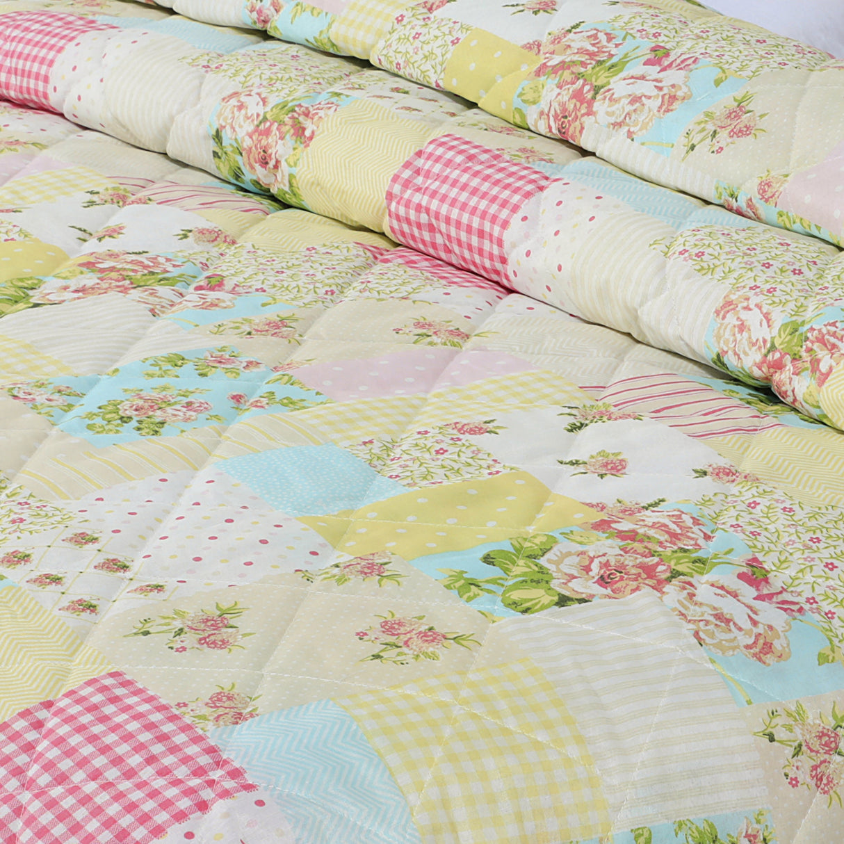 Velosso Candice Floral Patchwork Printed Quilted Bedspread Set