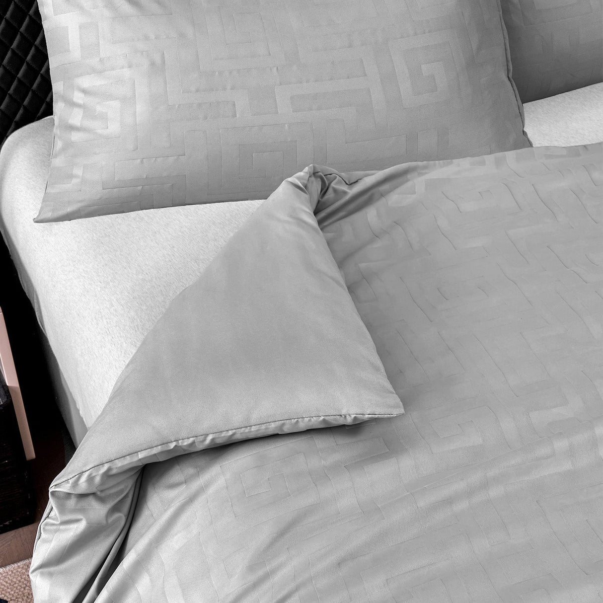 Velosso Helios Duvet Cover & Pillowcase Set