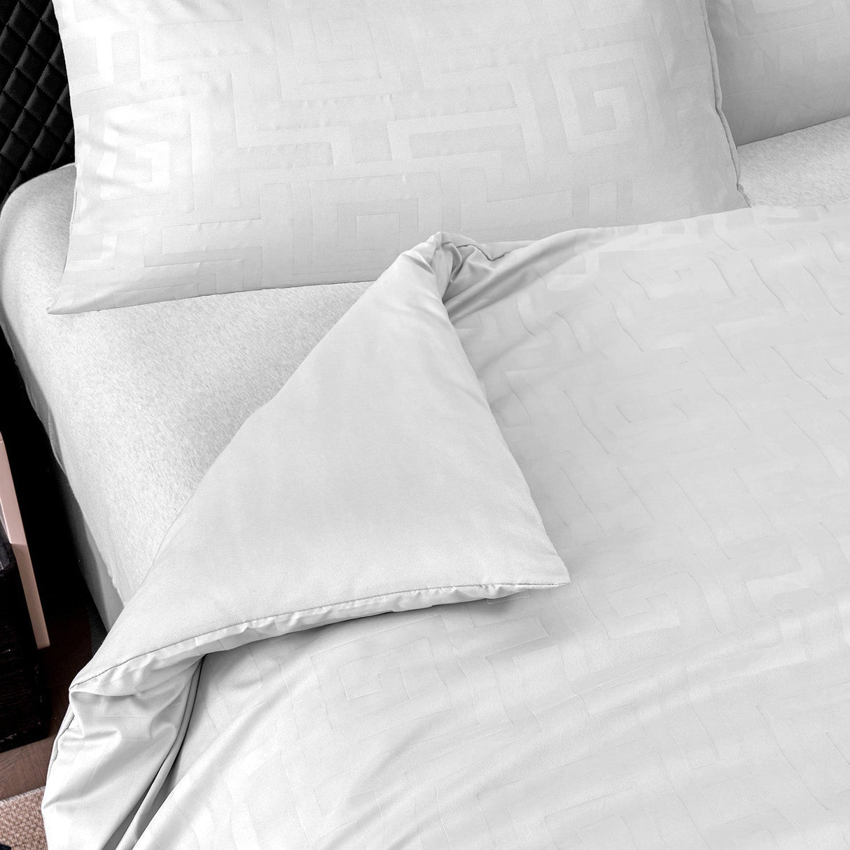 Velosso Helios Duvet Cover & Pillowcase Set