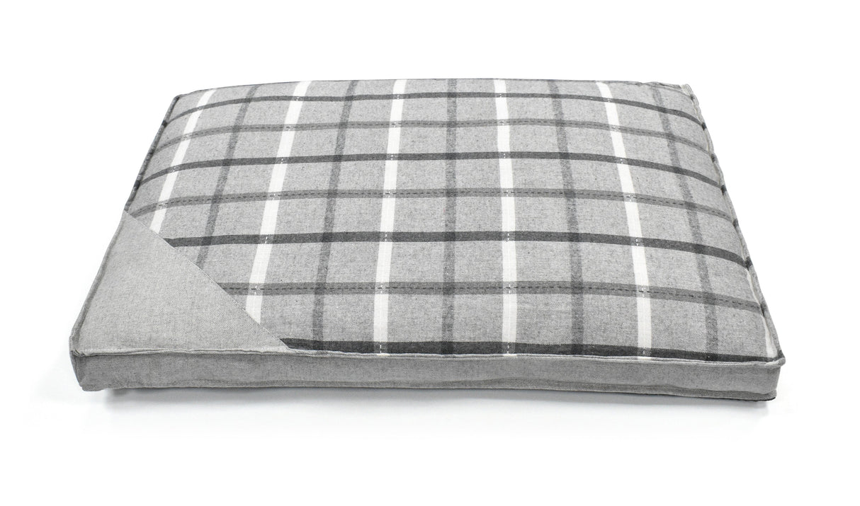 Pet Winks Checkered Flat Pet Bed