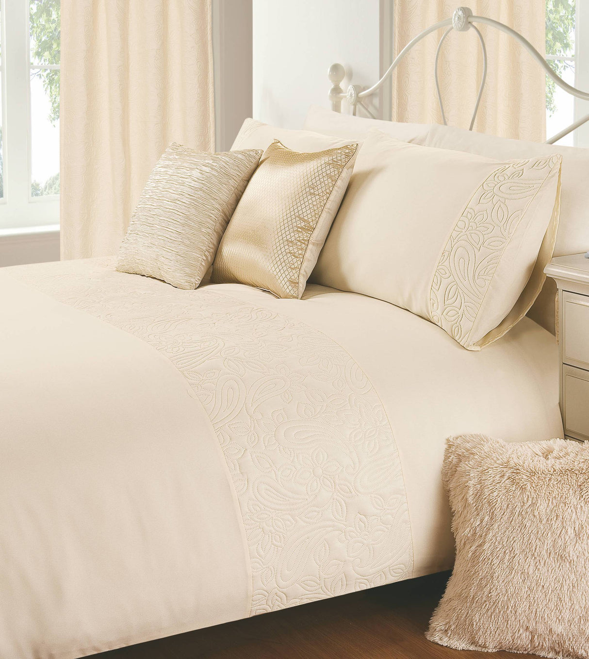 Intimates Alexis Duvet Cover & Pillowcase Set